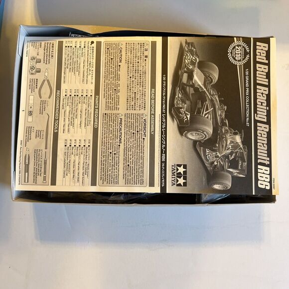 Red Bull Racing Renault RB6 F1 Racing Tamiya 1/20 Model Sebastian Vettel - Picture 2 of 16